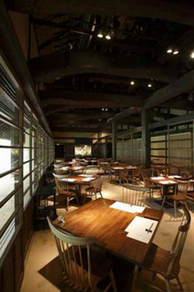 完成まで4年もの歳月を費やした美しい茅葺き屋根