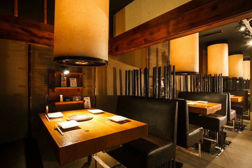 レトロモダンな雰囲気の中で、楽しい二人の時間を