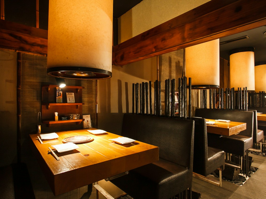 レトロモダンな雰囲気の中で、楽しい二人の時間を