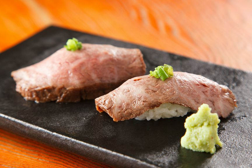 本日の厳選　前沢牛炙り握り二貫