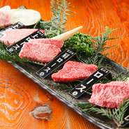 その日のおすすめを五種盛り合せに。カルビ、ロース、肩ロース、上ロース、上カルビなど、少しずつ色んな味わいを楽しみたいときに。