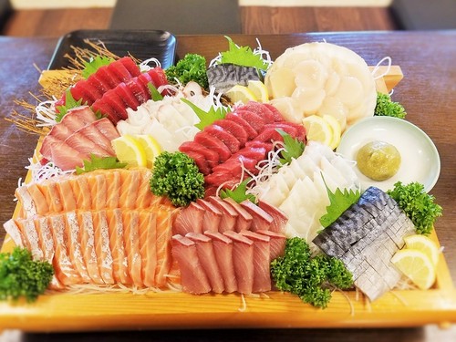 鮮魚もおまかせ！刺身も豪快にご用意！