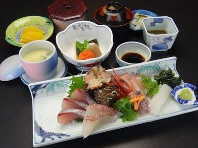 絶景を前に境港でとれた新鮮な海の幸をお楽しみ下さい。