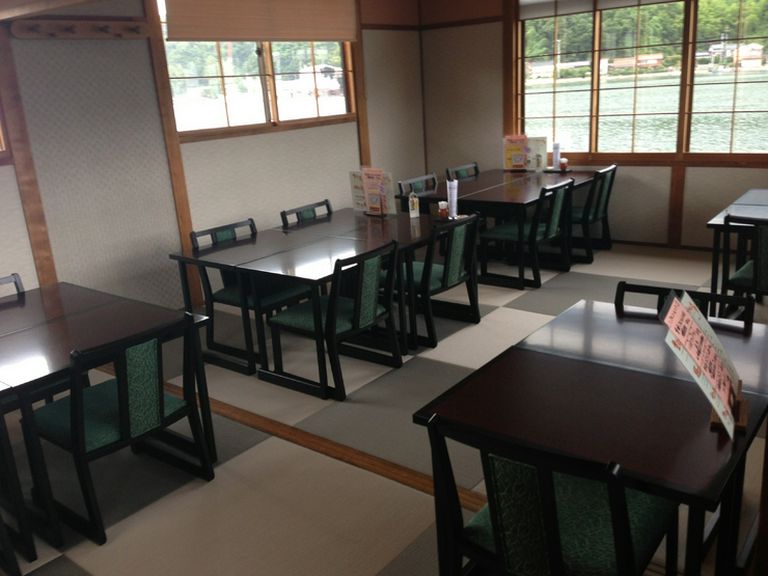 2階座敷は団体様の御利用も可能です。