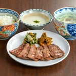 極厚芯たん定食 