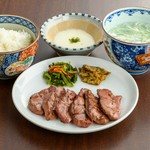 定番の塩味。当店オリジナルの甘辛い味付けのみそ味。両方楽しめるミックス定食とお好みでお選び頂けます。