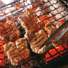 炭火を使い、旨味を閉じ込め焼き上げます。