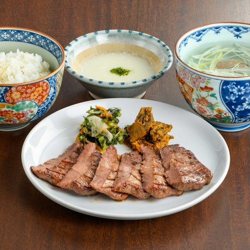 人気の芯たん定食。