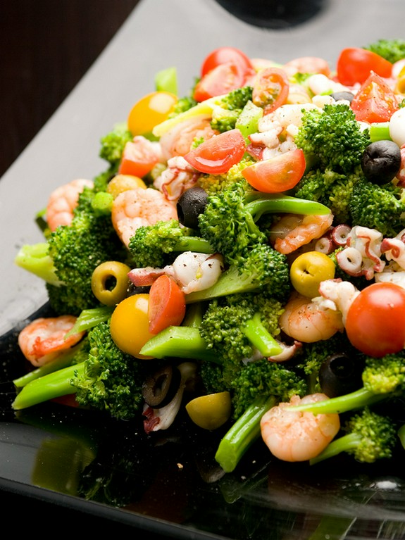 魚介と新鮮野菜のマリネ ティオペペとラズベリー風味