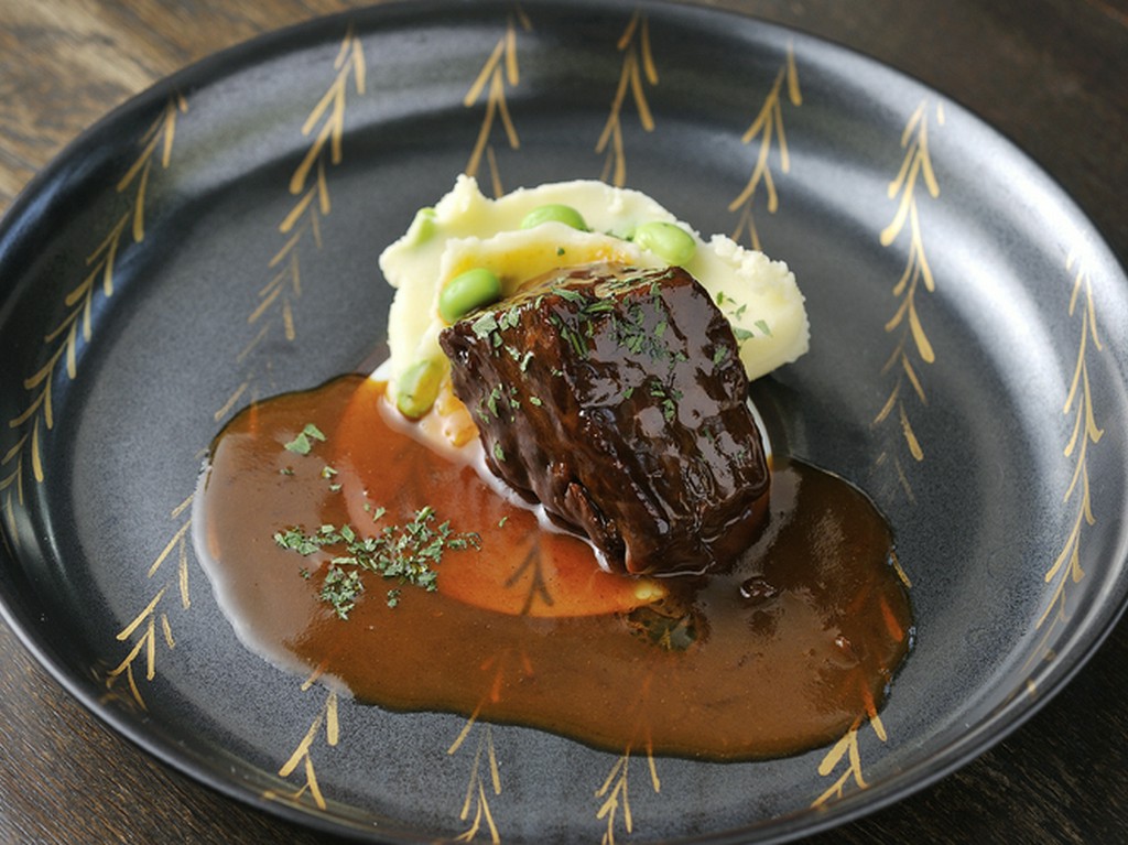 ビーフのこくとうま味が堪能できる『逸品　ほほ肉の煮込み』