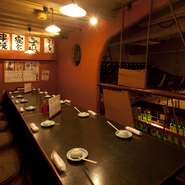 名物静岡おでんと炭火焼が自慢のお店です。
店内は、落ち着いた照明で大人の雰囲気があります。
ちょっとしたデートにも最適です。