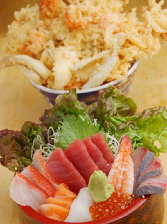 ボリュームたっぷりの丼ランチも！　500円～