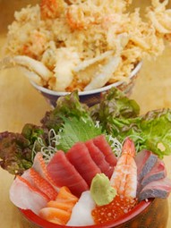 ボリュームたっぷりの丼ランチも！　500円～