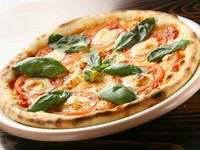 M／Lサイズございます。シェフが粉から作る人気の本格イタリアピッツァ