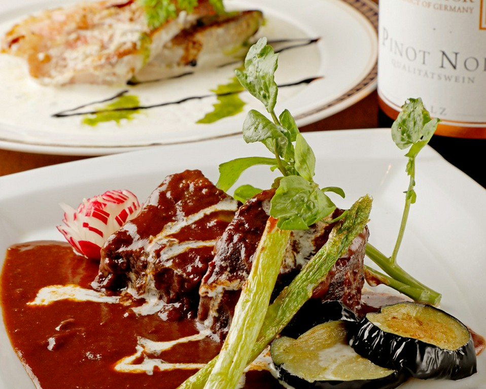 牛すね肉の赤ワイン煮込み