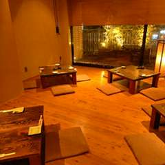 座敷で和食