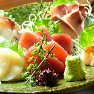 全国の旬の魚や有機野菜と各地から取り入れた日本酒を片手に大人女子会はいかがですか。周りを気にすることなく、楽しいひと時が過ごせる店です。