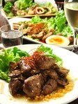朝〆の鶏の白レバ（白レバは特に希少価値が高いです。）をにんにくと特製のソースで焼き上げます。