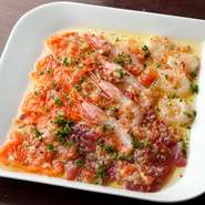 特製ソースと新鮮な魚介の相性は抜群！ビールのお供に◎ 