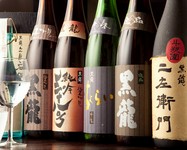 　黒龍と全国の日本酒を毎月いろいろ取り揃えております。