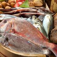 鴨川の網元が友達なんです。なので時々伊勢海老やサザエなどを直接もらえるんです。
