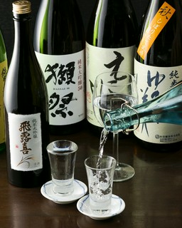 日本酒は福井の黒龍の専売店なんです。全国の銘酒も多数あります