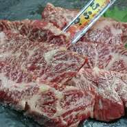 黒毛和牛（A4／A5）の部位売りを、リーズナブル提供しております当店。
食材の王様「黒毛和牛」を特別な日に、愛しい方へごちそうしてしまいましょう。
きっと忘れられない美味しい思い出と変わりますよ