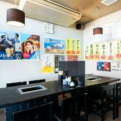 車椅子でも気軽に利用できる、テーブル席を完備