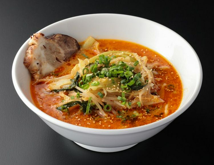 〆に大人気の『ラーメン』は、牛骨スープが味の決め手