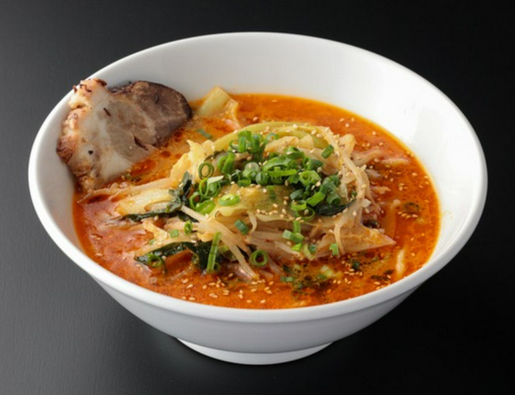 〆に大人気の『ラーメン』は、牛骨スープが味の決め手