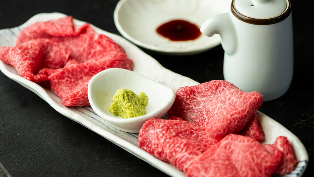 肉の旨みが口いっぱいに広がる『黒毛和牛　炙りロース』