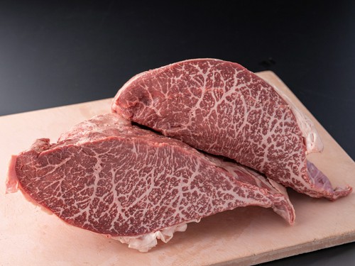 赤身肉の食べ応えを楽しむ「シンタマ」ブロック