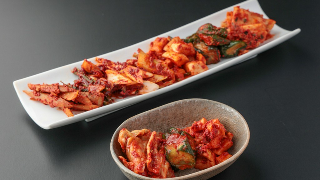 手間を惜しまず、丁寧につくられる9種類の『自家製キムチ』