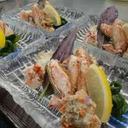 金沢港朝獲れの魚をたっぷり使ったコースです。２階の座敷は、すべて掘りごたつです。ご予約お待ちしています。