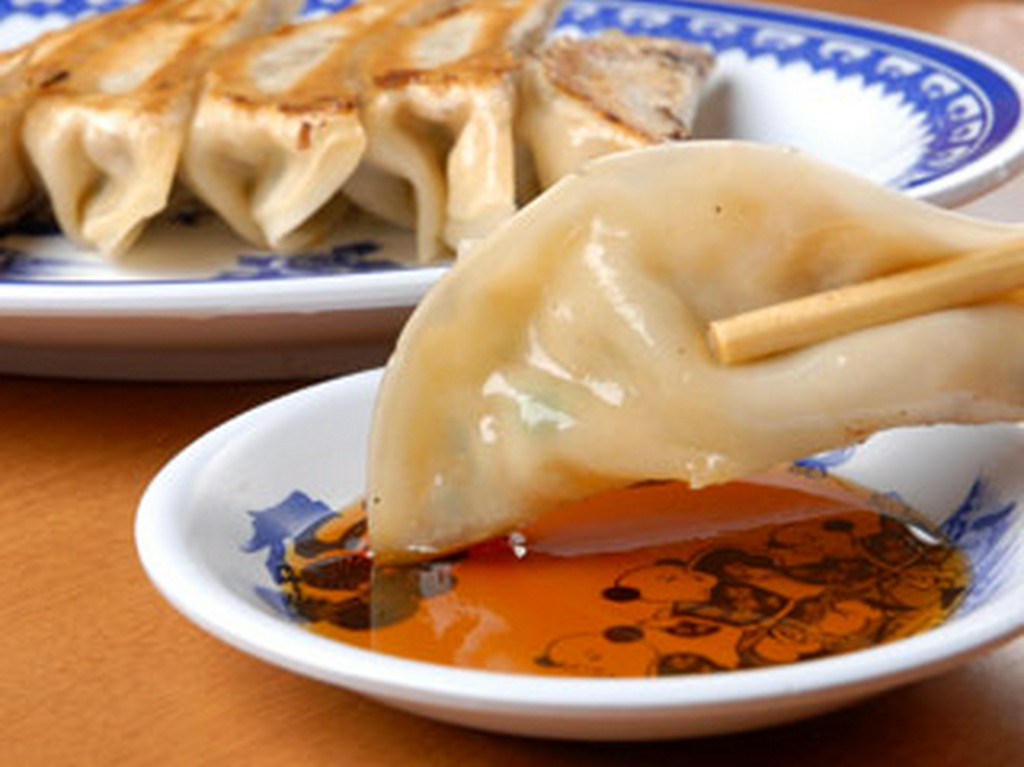 旨みが溢れるジューシーな焼き餃子