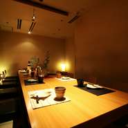 天王の個室は2名～最大30名様まで対応しております。
大・中・小の個室をご用意しておりますので、人数に合わせてご利用いただけます。
座敷・掘りごたつ席でゆったり寛ぎながらご宴会をお愉しみください。