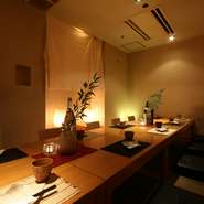 通常宴会だけでなく、歓送迎会や飲み会等にも最適な和モダンの掘りごたつ式完全個室!!