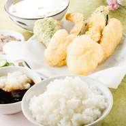 定食は天ぷら定食・あなご定食・野菜定食・お好み定食・えび定食・とり天定食の6種類。
