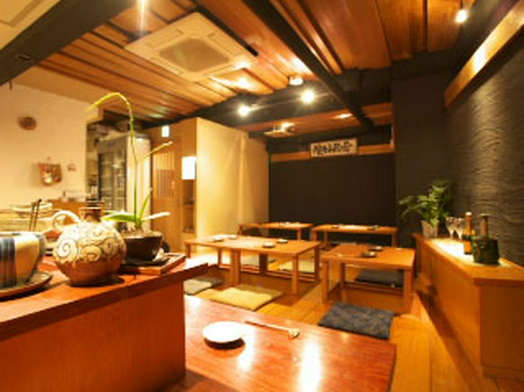 ジャズが流れるおしゃれな店内