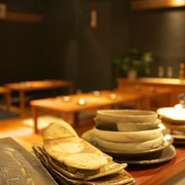 作家ものを中心に、手作りのお皿を使用。