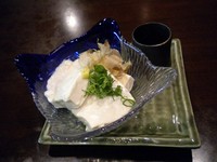 京都から仕入れた大豆と水で創ったこだわりのやっこです。豆乳の濃厚な味を是非一度はお召し上がり下さい。