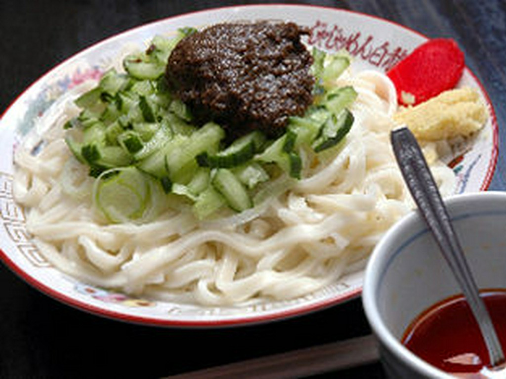 肉みその甘辛さをベースにお好みの味付けでめしあがれ