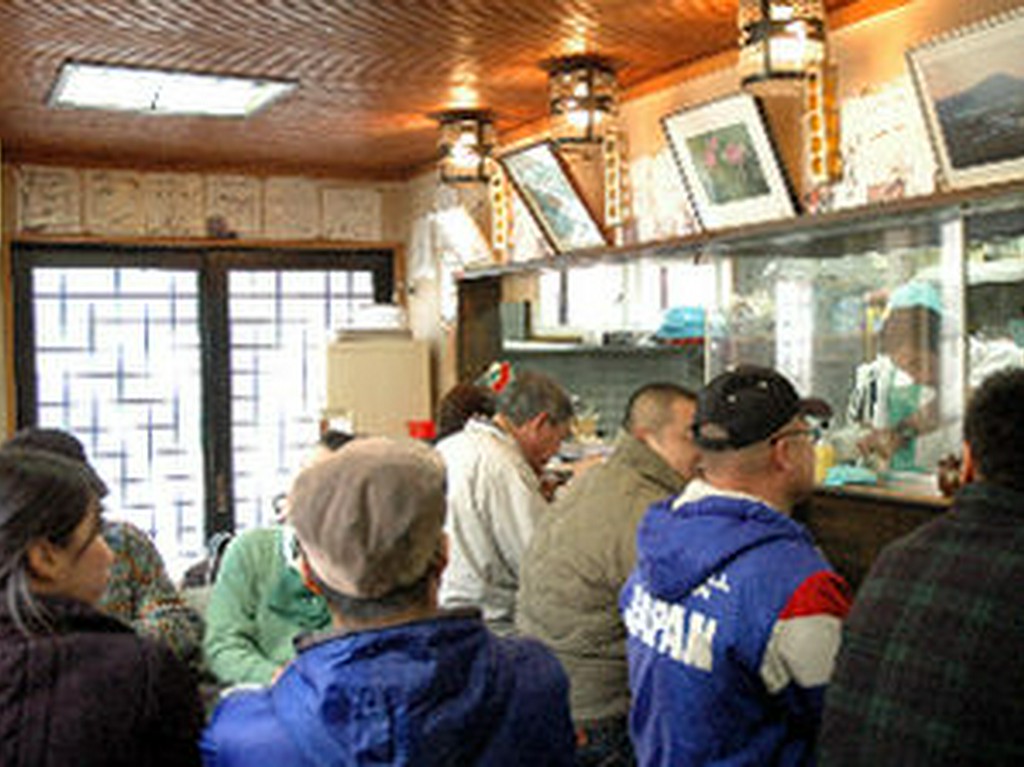 開店から閉店まで客が絶えることがない