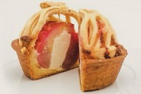 くり抜いた芯の部分にクリームチーズをぎっしりとつめ、2種類の生地と2種類のクリームを使いオーブンで焼き上げました、
基本予約販売となっております。3営業日前までにご予約をお願いいたします。