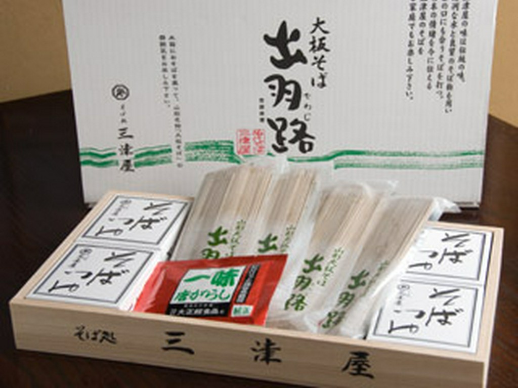 三津屋大板乾麺ギフトセット　桐箱入りでお届け致します