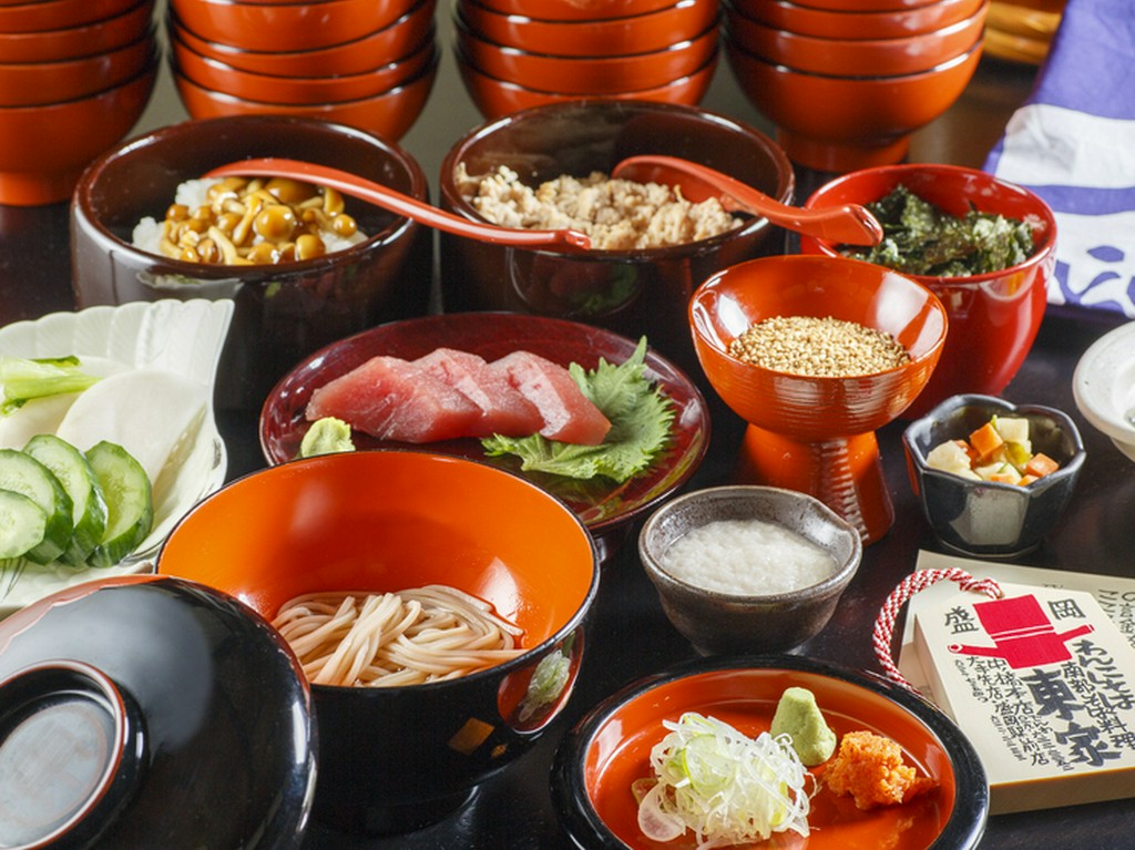 おもてなしとエンターテインメントが味わえる『わんこそば』
