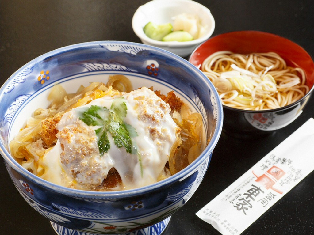 出汁の風味が香る、おそば屋さんの『カツ丼』
