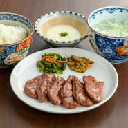 定番の塩味。当店オリジナルの甘辛い味付けのみそ味。両方楽しめるミックス定食とお好みでお選び頂けます。