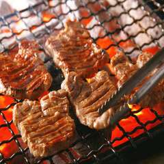 炭火で焼き上げる牛たんは格別です。