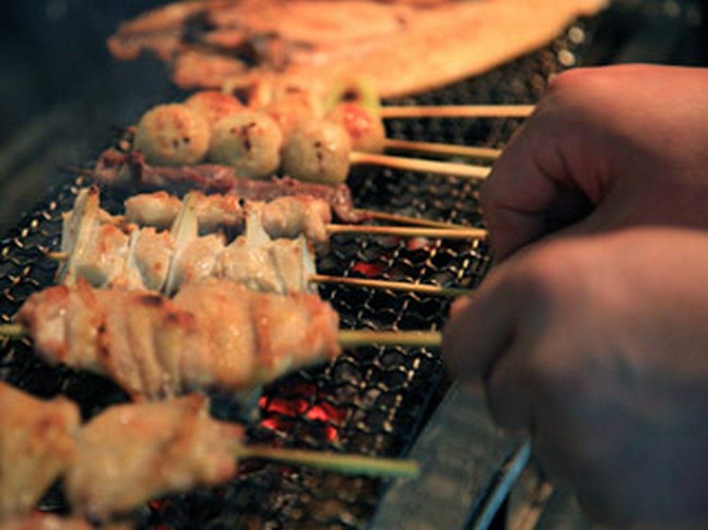 焼き鳥、焼魚は炭焼きです。本当に炭で美味しさが変るんですよ！
